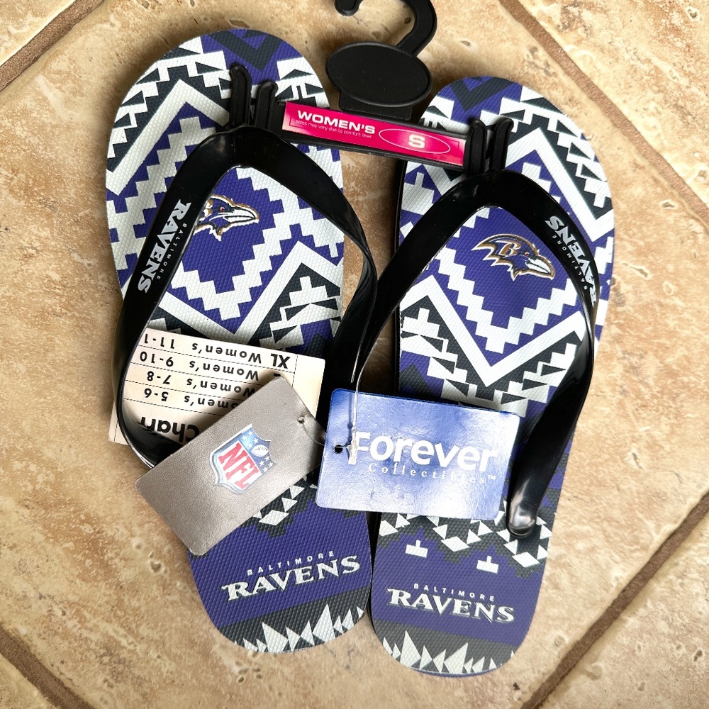 FOREVER COLLECTION NFL RAVENS FLIP FLOPS:NWT WOMEN'S SIZE SMALL (5-6)
